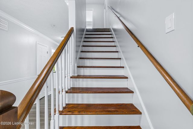 1107 Bruce Wood Ct, Louisville, KY 40245