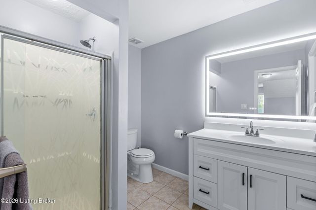 1107 Bruce Wood Ct, Louisville, KY 40245