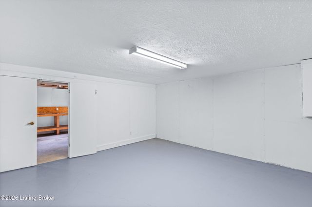 1107 Bruce Wood Ct, Louisville, KY 40245