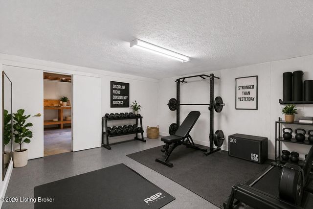 1107 Bruce Wood Ct, Louisville, KY 40245