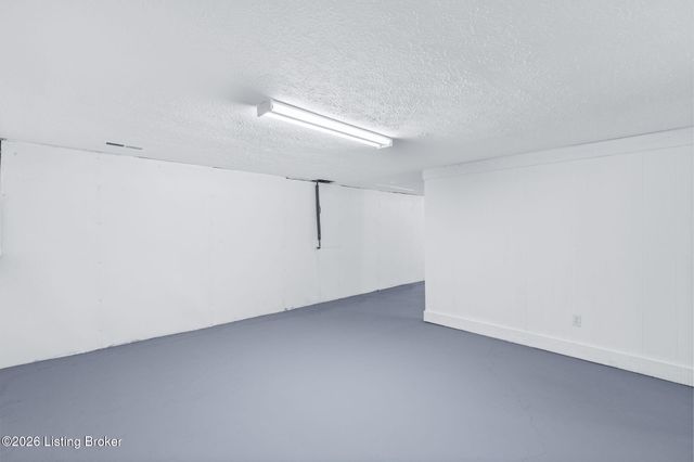 1107 Bruce Wood Ct, Louisville, KY 40245