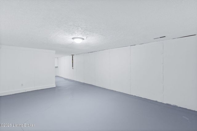 1107 Bruce Wood Ct, Louisville, KY 40245