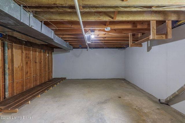 1107 Bruce Wood Ct, Louisville, KY 40245