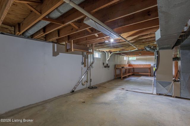 1107 Bruce Wood Ct, Louisville, KY 40245