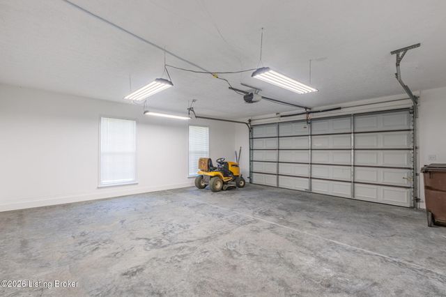 1107 Bruce Wood Ct, Louisville, KY 40245