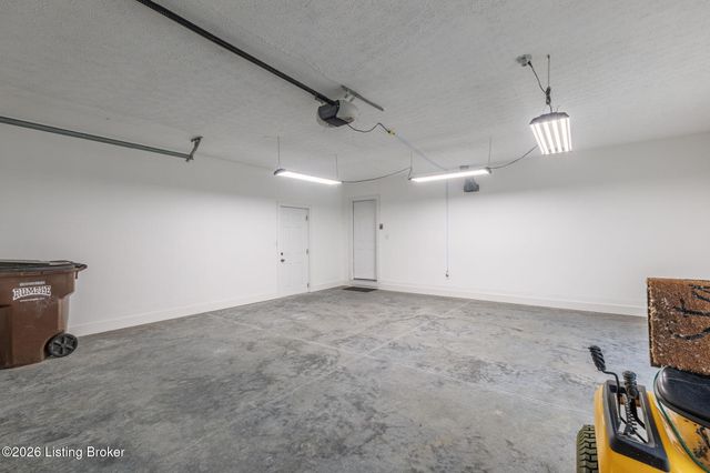 1107 Bruce Wood Ct, Louisville, KY 40245