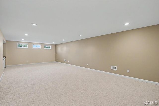 304 Thoroughbred Trail, St Peters, MO 63376
