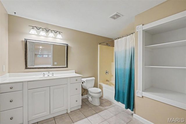 304 Thoroughbred Trail, St Peters, MO 63376