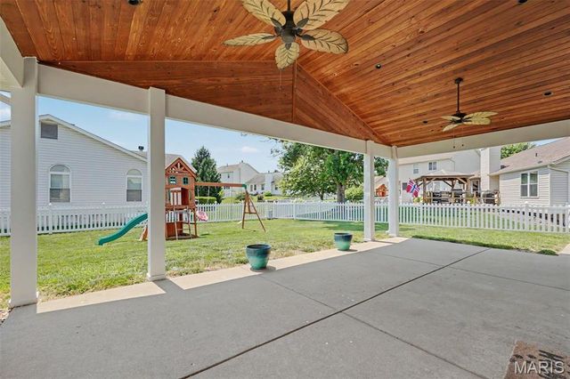 304 Thoroughbred Trail, St Peters, MO 63376