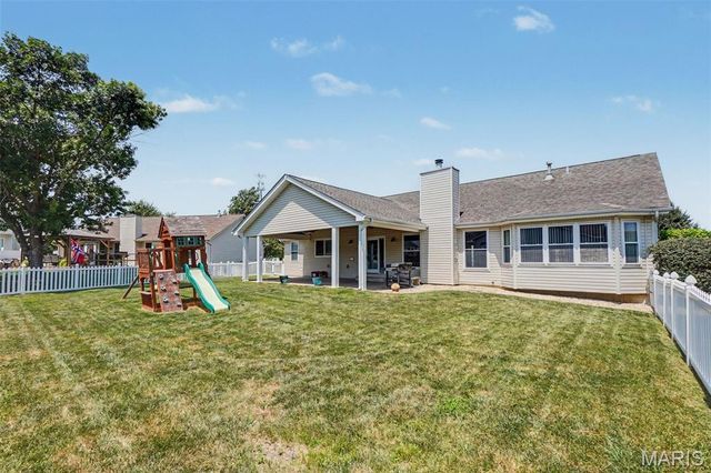 304 Thoroughbred Trail, St Peters, MO 63376