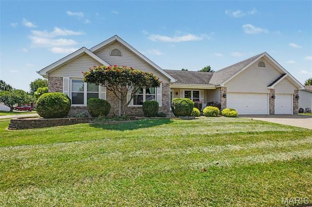 304 Thoroughbred Trail, St Peters, MO 63376
