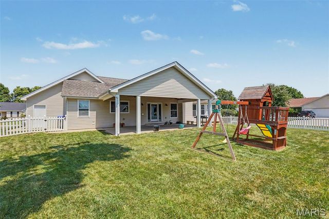 304 Thoroughbred Trail, St Peters, MO 63376
