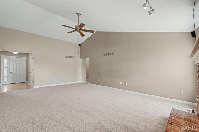 304 Thoroughbred Trail, St Peters, MO 63376