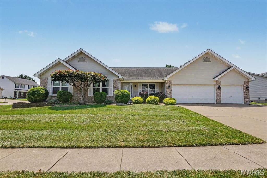 304 Thoroughbred Trail, St Peters, MO 63376