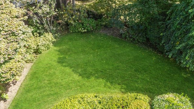 6 Rockwood Drive, Larchmont, NY 10538