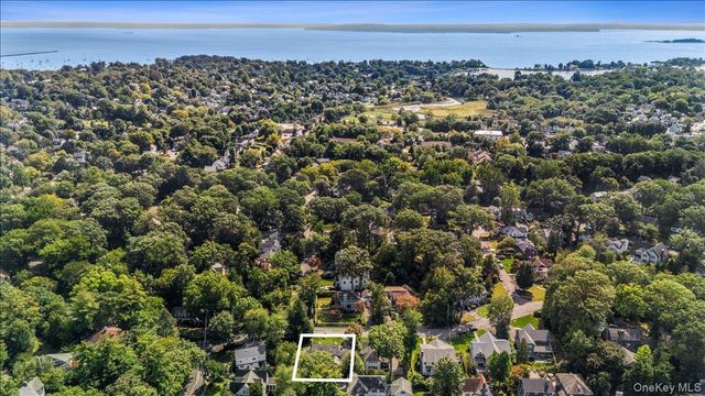 6 Rockwood Drive, Larchmont, NY 10538