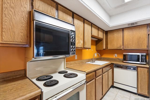 6714 Fair Lake Drive, San Antonio, TX 78244