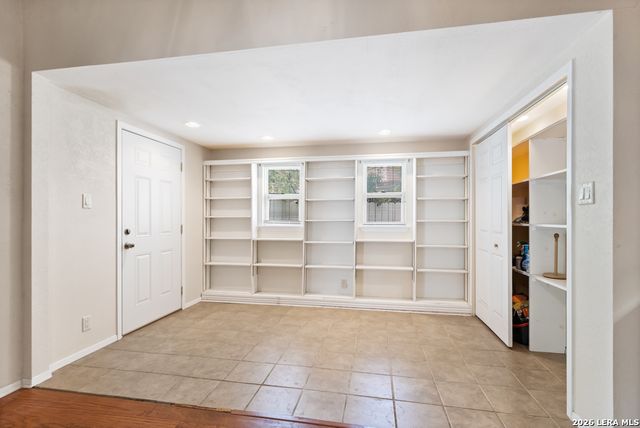 6714 Fair Lake Drive, San Antonio, TX 78244