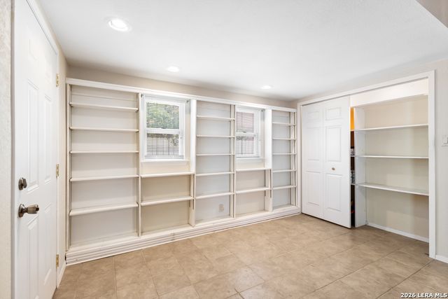 6714 Fair Lake Drive, San Antonio, TX 78244