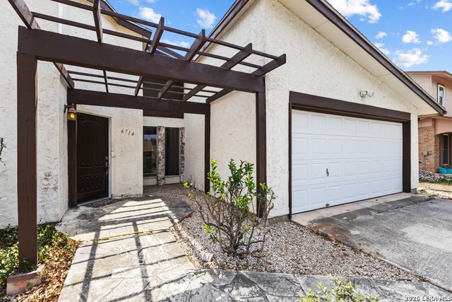 6714 Fair Lake Drive, San Antonio, TX 78244