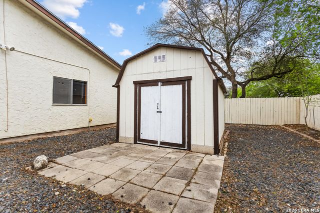 6714 Fair Lake Drive, San Antonio, TX 78244