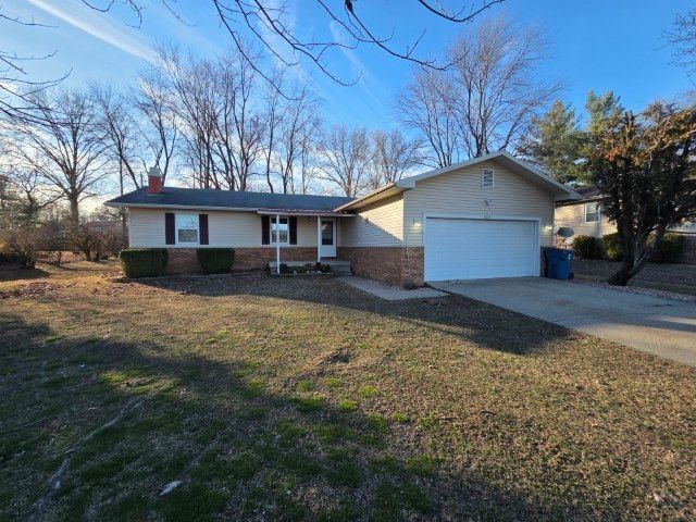 1025 Lake Shore Drive, Mt Vernon, IL 62864