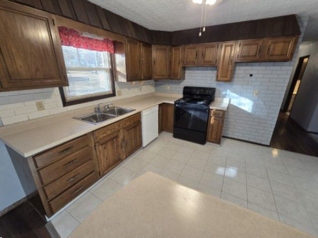 1025 Lake Shore Drive, Mt Vernon, IL 62864