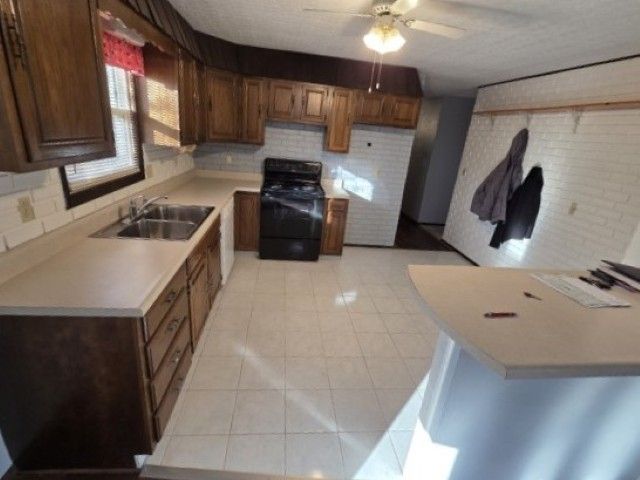 1025 Lake Shore Drive, Mt Vernon, IL 62864