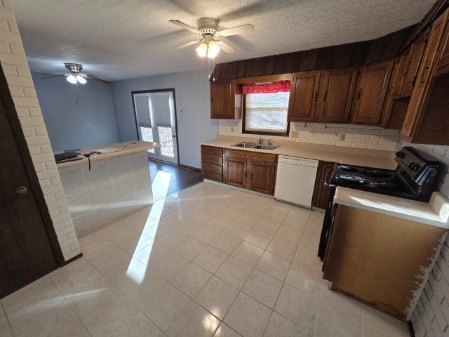 1025 Lake Shore Drive, Mt Vernon, IL 62864