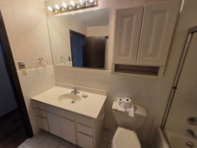 1025 Lake Shore Drive, Mt Vernon, IL 62864