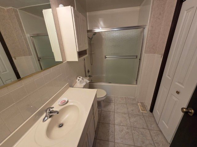 1025 Lake Shore Drive, Mt Vernon, IL 62864