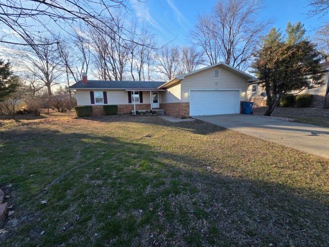 1025 Lake Shore Drive, Mt Vernon, IL 62864