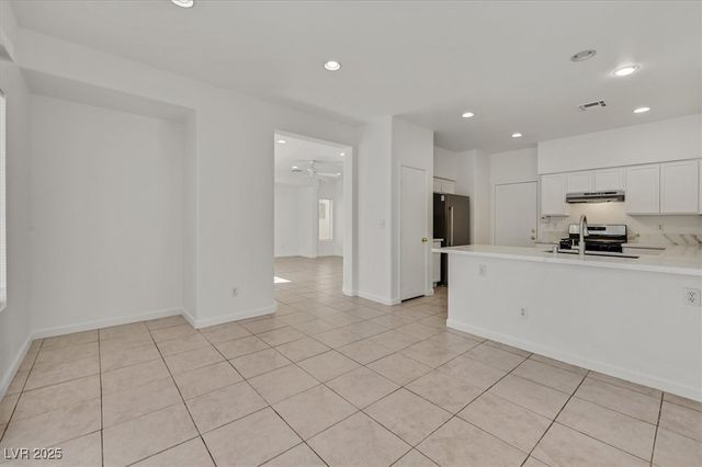 8817 Rising Creek Court, Las Vegas, NV 89148