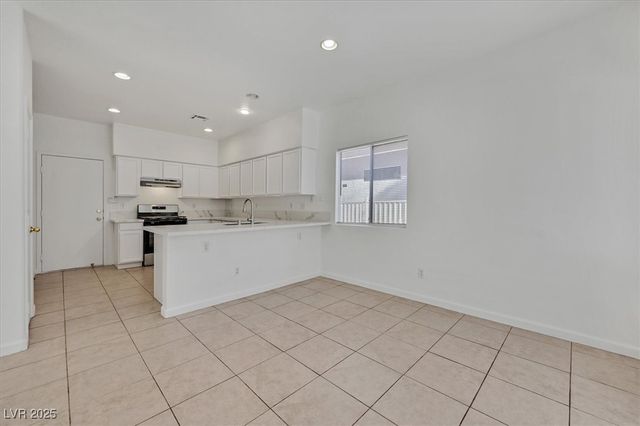 8817 Rising Creek Court, Las Vegas, NV 89148