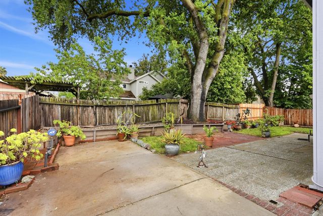 7831 River Estates Dr, Sacramento, CA 95831