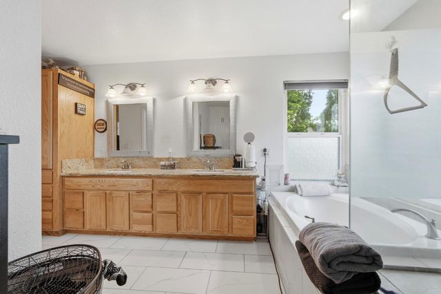 7831 River Estates Dr, Sacramento, CA 95831