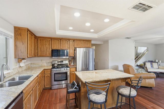 7831 River Estates Dr, Sacramento, CA 95831