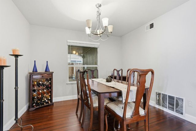 7831 River Estates Dr, Sacramento, CA 95831