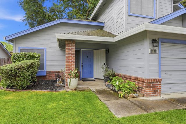 7831 River Estates Dr, Sacramento, CA 95831