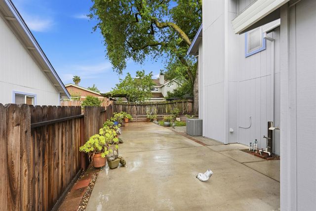 7831 River Estates Dr, Sacramento, CA 95831