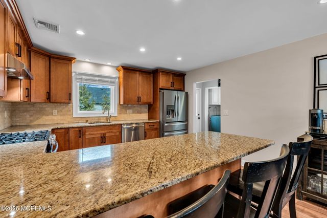 477 N Fox Avenue, Belford, NJ 07718