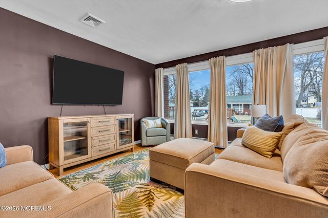 477 N Fox Avenue, Belford, NJ 07718