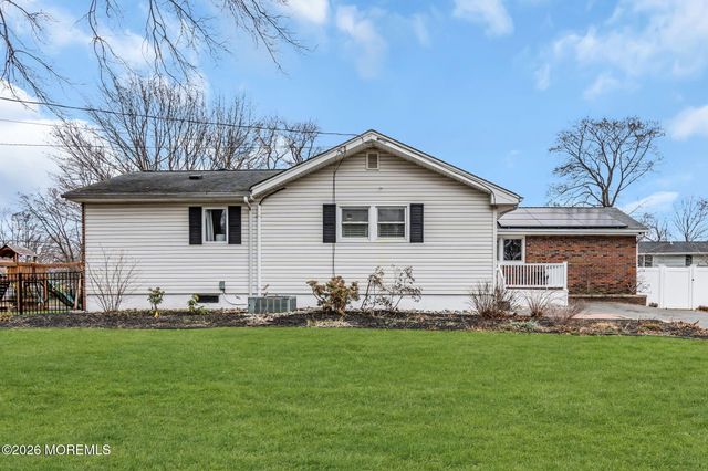 477 N Fox Avenue, Belford, NJ 07718