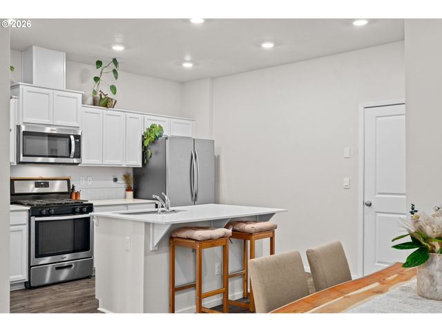 821 N 19TH Ave, Cornelius, OR 97113