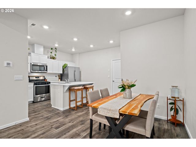 821 N 19TH Ave, Cornelius, OR 97113
