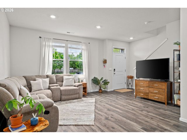 821 N 19TH Ave, Cornelius, OR 97113