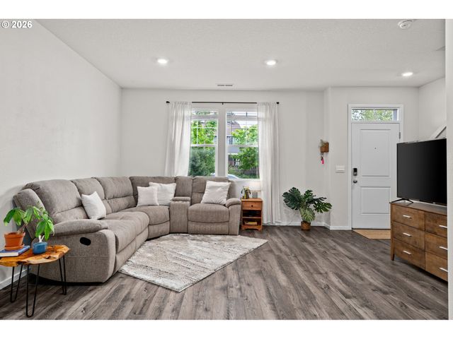 821 N 19TH Ave, Cornelius, OR 97113