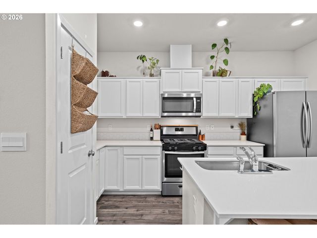 821 N 19TH Ave, Cornelius, OR 97113