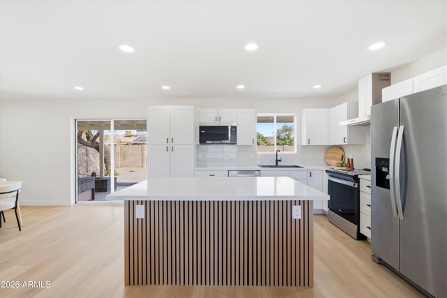 2302 E NISBET Road, Phoenix, AZ 85022