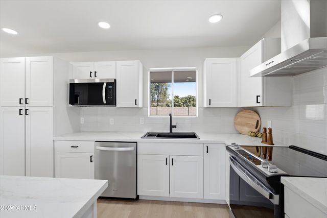 2302 E NISBET Road, Phoenix, AZ 85022